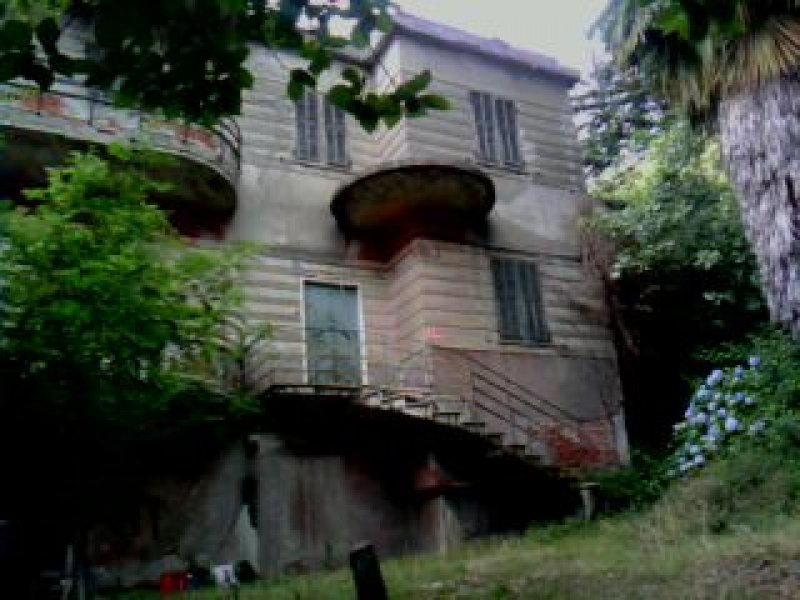 Villa bifamiliare in stile liberty zona Bolzaneto a Genova in Vendita