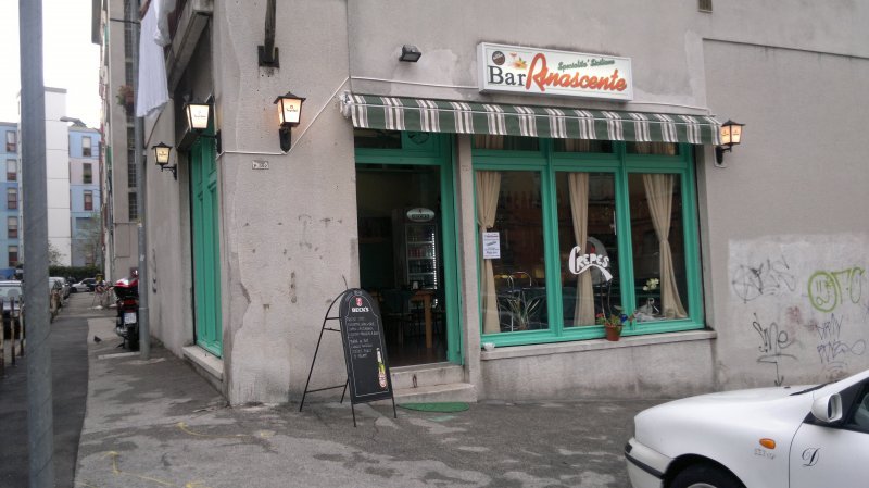 Bar appena ristrutturato sito via Orlandini a Trieste in Vendita