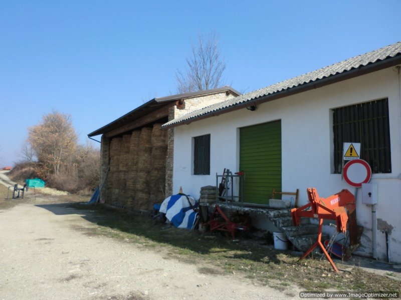 Azienda agricola sulle colline a Zavattarello a Pavia in Vendita