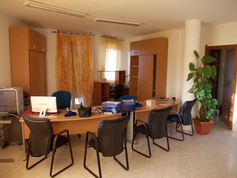 Appartamento uso ufficio-commerciale a Quartucciu a Cagliari in Affitto