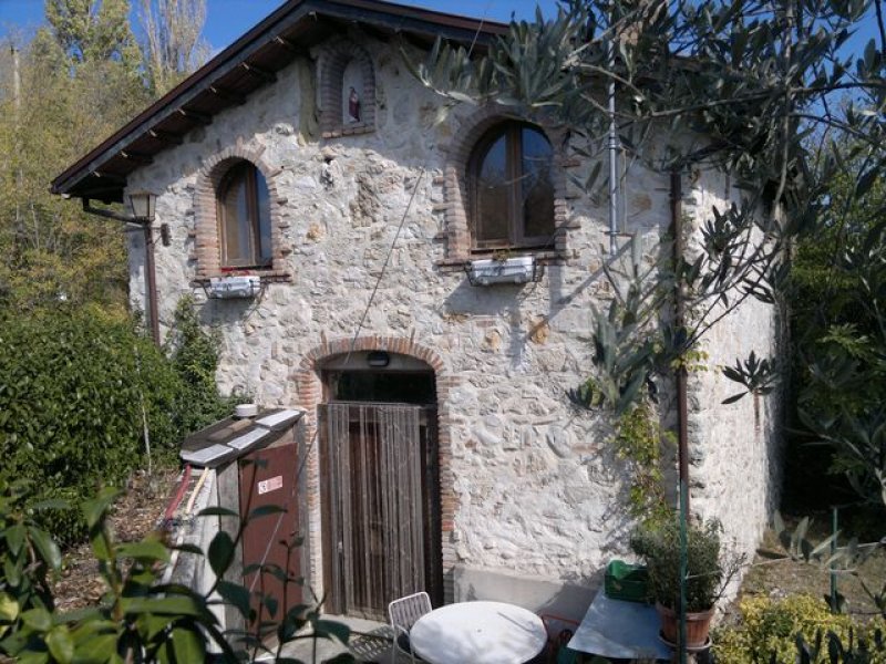 Casale in pietra a Torricella in Sabina a Rieti in Vendita