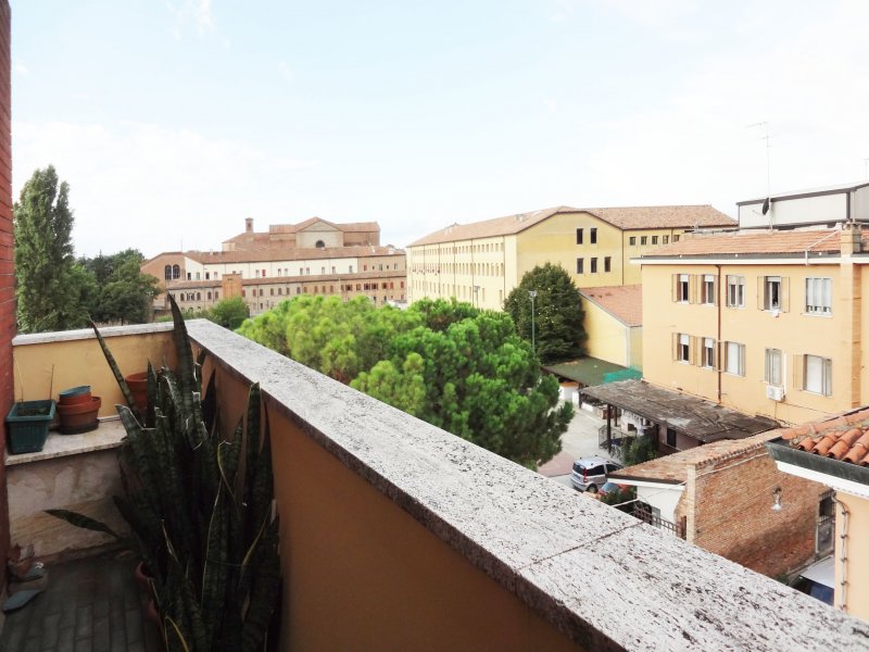Attico vicinanze del vecchio ospedale a Ferrara in Affitto
