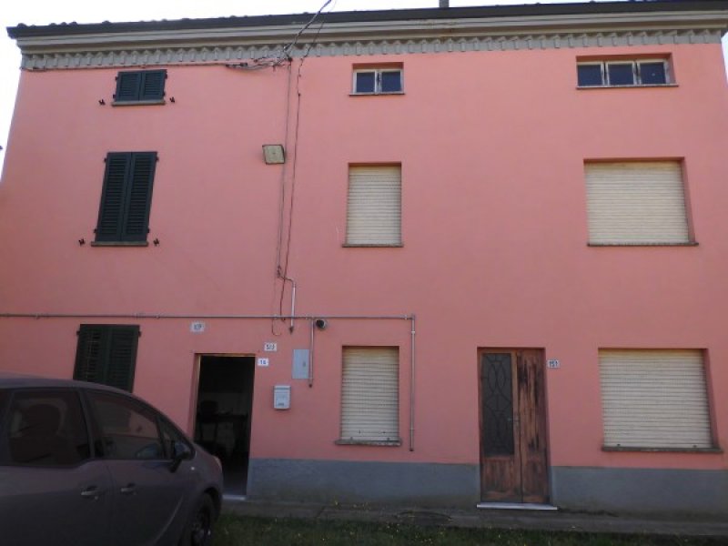 Casa di campagna ad Alseno a Piacenza in Vendita