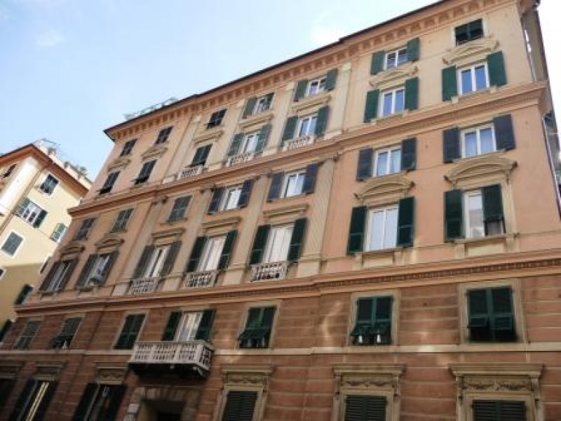 Ufficio in palazzo prestigioso in Via Palestro a Genova in Affitto
