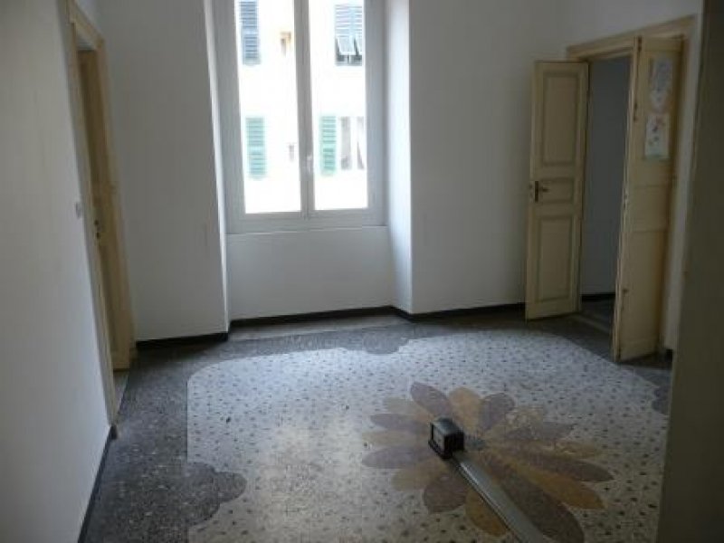 Ufficio in palazzo prestigioso in Via Palestro a Genova in Affitto