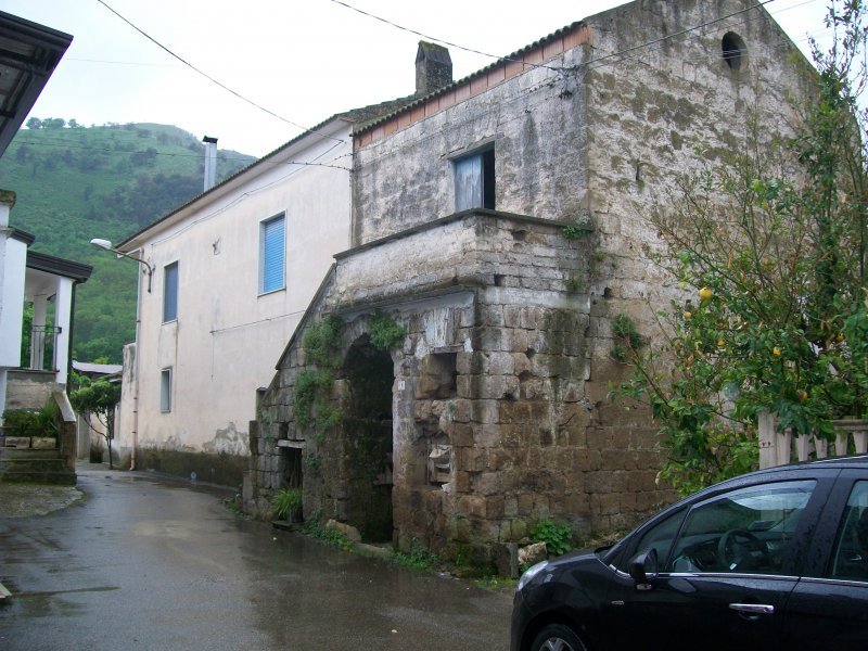 Struttura rurale a Castel Morrone a Caserta in Vendita