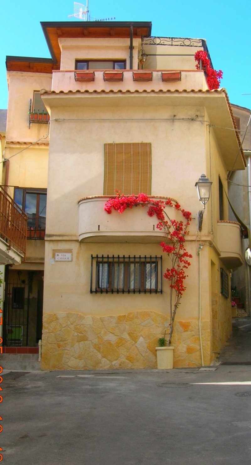 Casa indipendente a Brolo a Messina in Vendita
