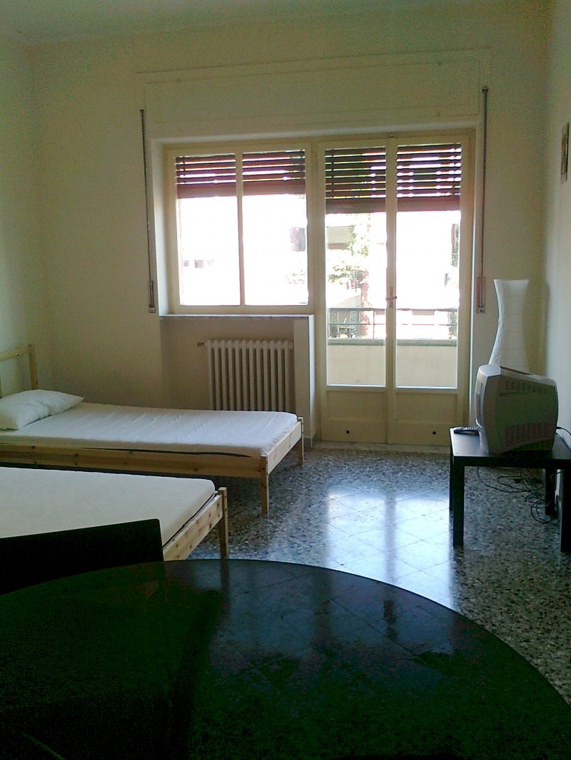Camera grande zona residenziale Poggiofranco a Bari in Affitto