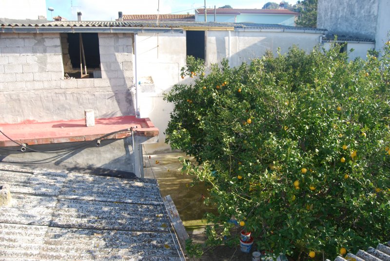 Casa da restaurare con giardino a Serrenti a Medio Campidano in Vendita