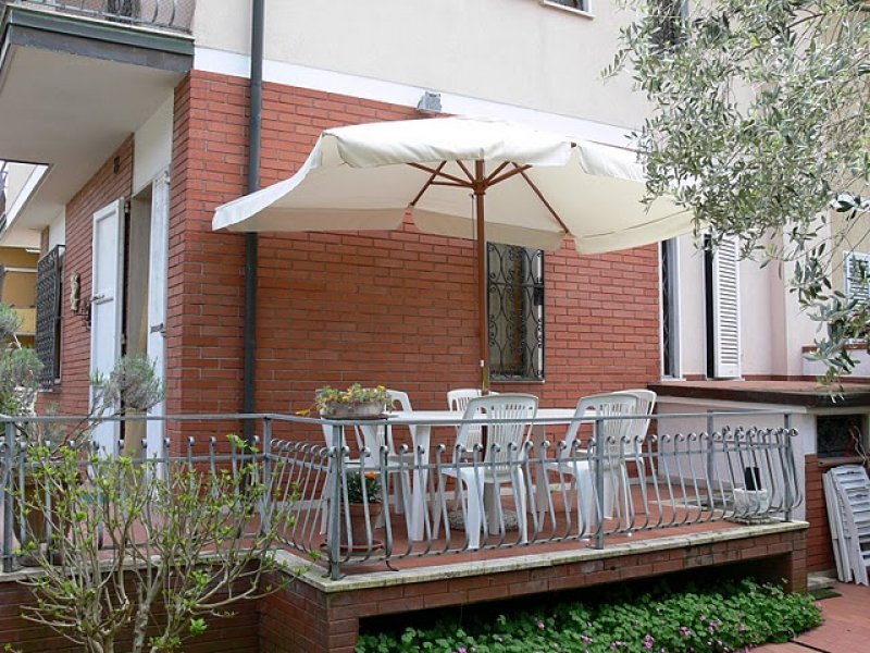 Villetta libera con giardino a Pietrasanta a Lucca in Affitto