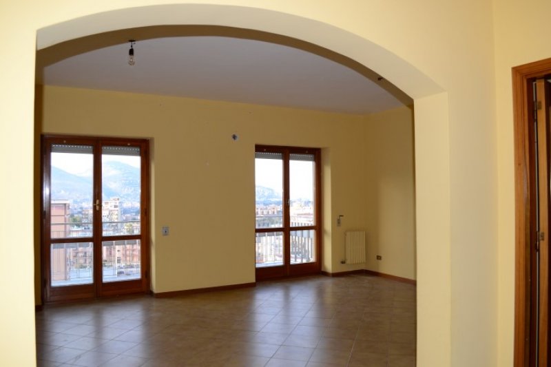 Appartamento cinque vani in Via San Lorenzo a Palermo in Affitto