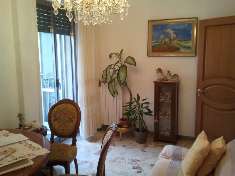 Appartamento ubicato in zona Via Monti a Salerno in Vendita
