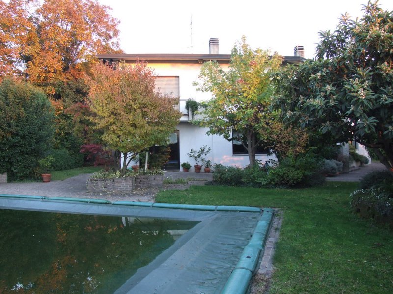 Villa a Castiglione delle Stiviere zona Belvedere a Mantova in Vendita
