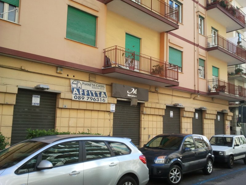 Locale commerciale a Salento a Salerno in Affitto