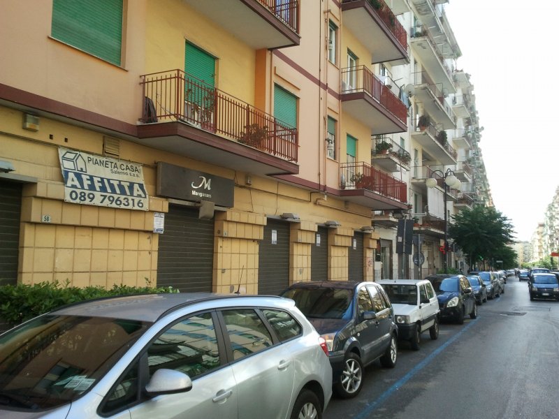 Locale commerciale a Salento a Salerno in Affitto