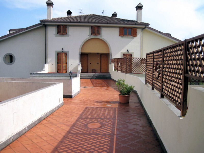 Villa quartiere residenziale Montebello a Roma in Affitto