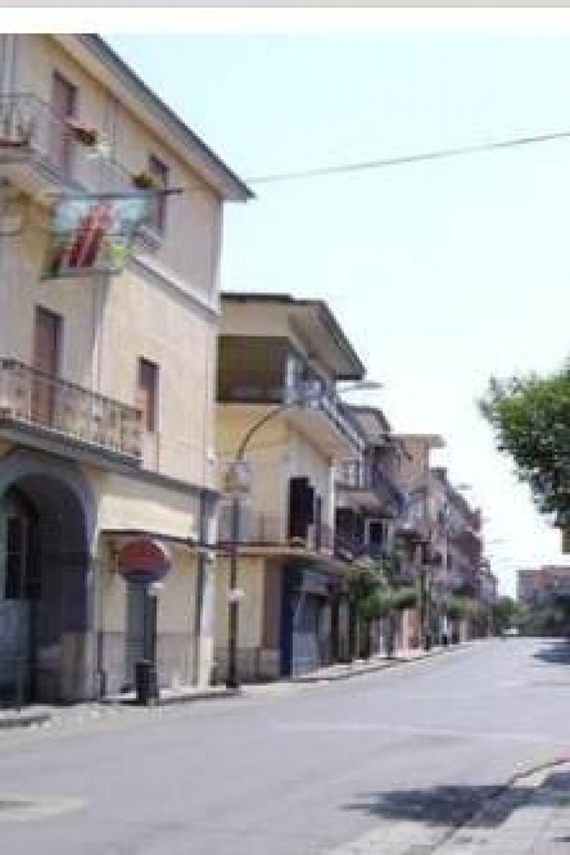 Locale commerciale in Caivano a Napoli in Affitto