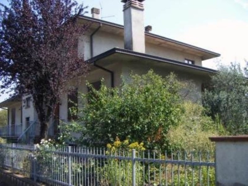 Villa ad Alseno a Piacenza in Vendita