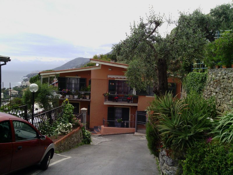 Appartamento in piccola palazzina a Pieve Alta a Genova in Vendita