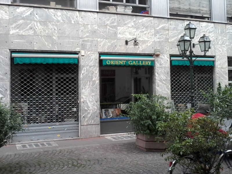 Nel centro storico negozio su strada a Torino in Vendita
