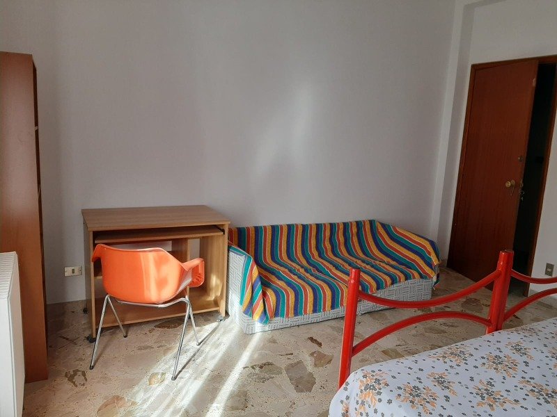 Camera singola per ragazza studente o lavoratrice a Reggio di Calabria in Affitto