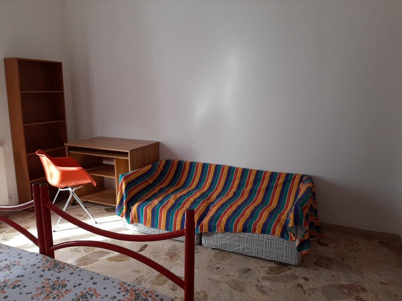 Camera singola per ragazza studente o lavoratrice a Reggio di Calabria in Affitto
