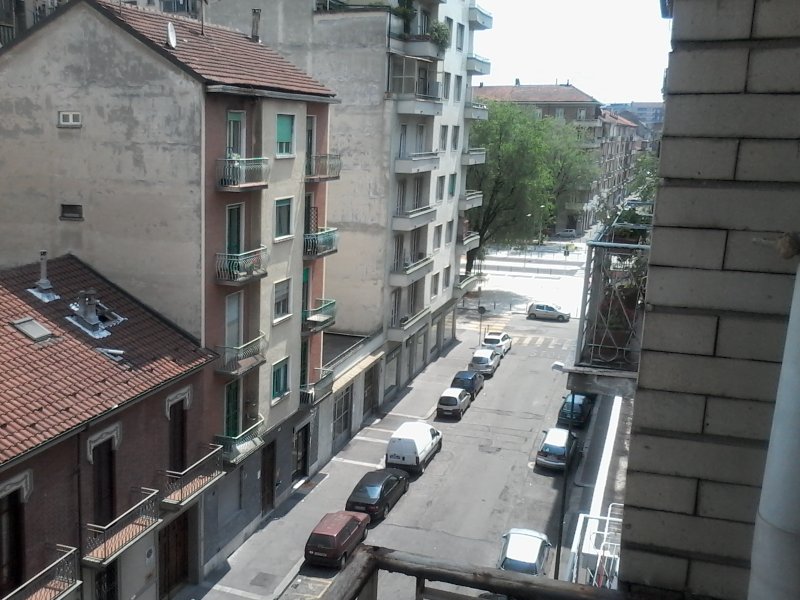 Appartamento in stabile decoroso a Torino in Vendita
