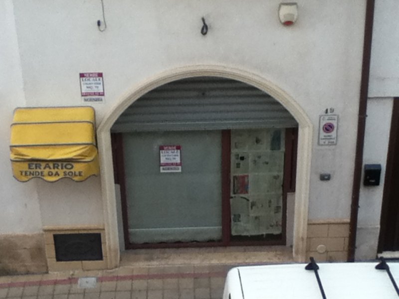 Locale commerciale garage in centro a Brindisi in Vendita