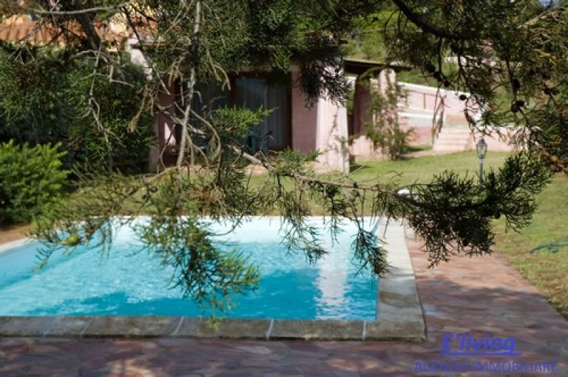 Villa in residence con servizi a Stintino a Sassari in Vendita