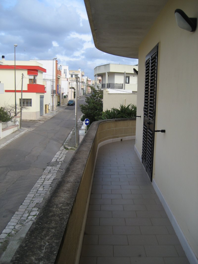 Immobile indipendente con locale commerciale a Lecce in Vendita