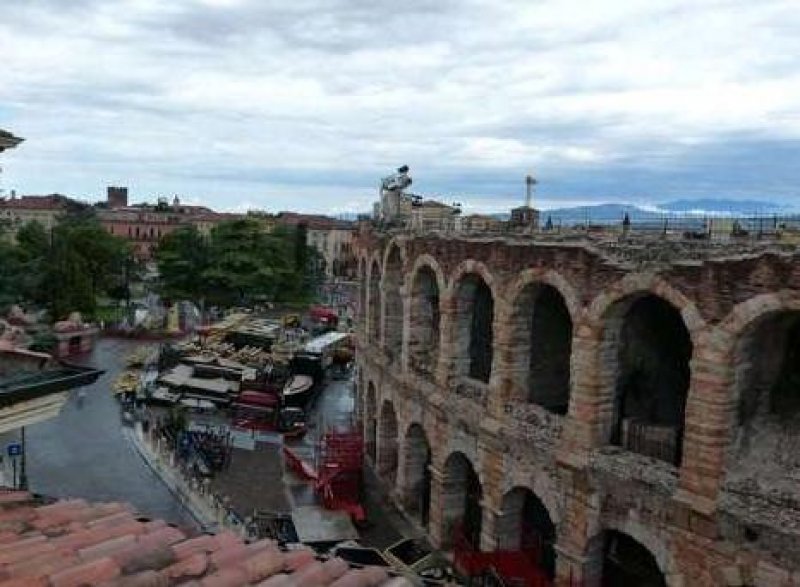 Appartamento con vista della storica Arena a Verona in Vendita