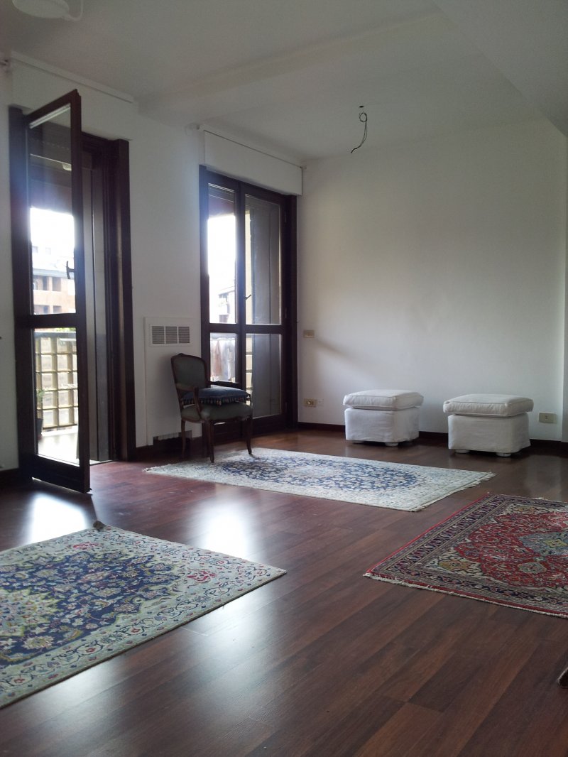 Appartamento con finiture in marmo a Milano in Vendita