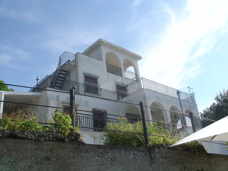 Villa con affaccio sulla Tonnara di Palmi a Reggio di Calabria in Vendita