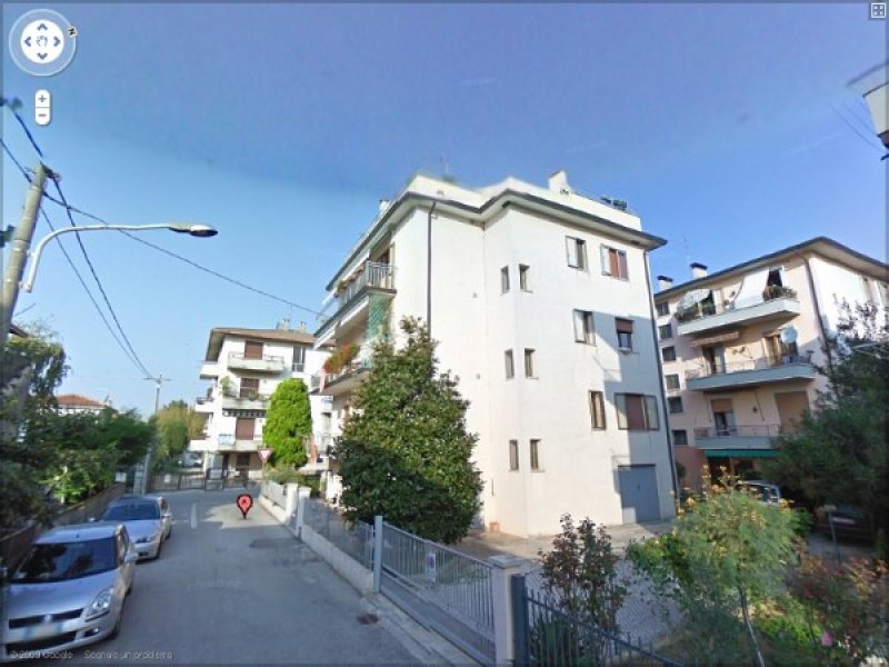 Ampio appartamento tre camere da letto a Vicenza in Vendita