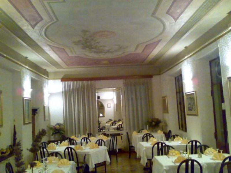 Albergo ristorante ad Arona a Novara in Vendita
