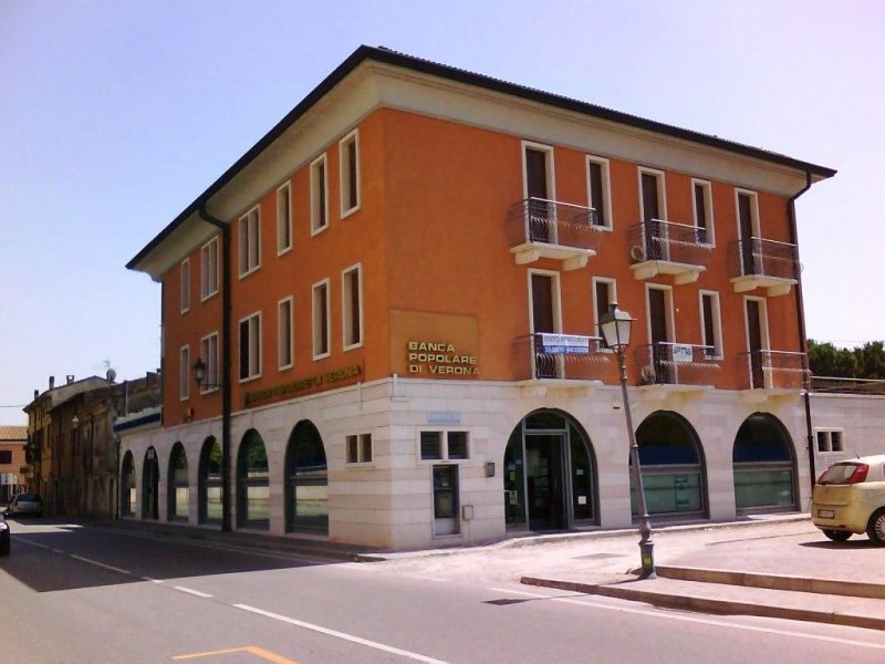 Immobile terra cielo a Roverbella a Mantova in Vendita