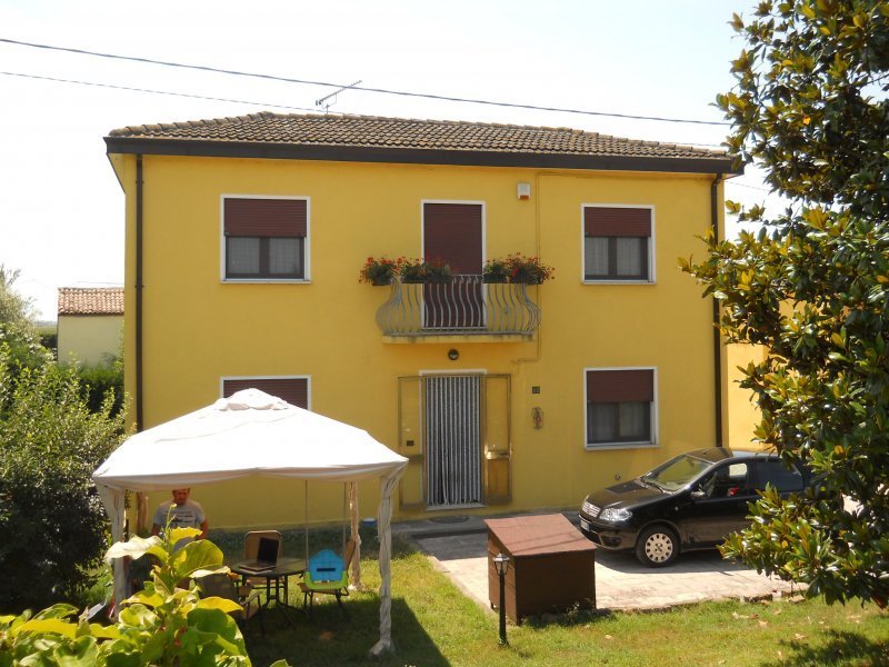 Casa singola con garage a Gavello a Rovigo in Vendita
