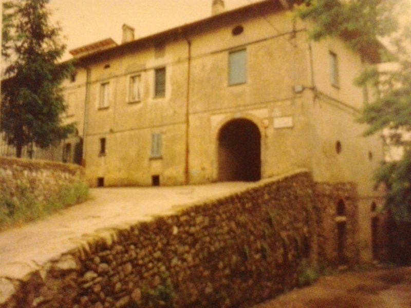 Appartamento a Velate in antica costruzione a Varese in Vendita