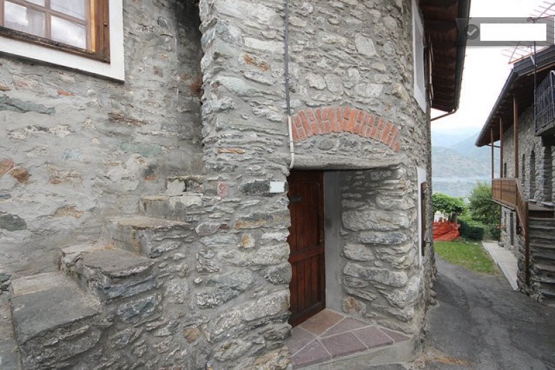 Casa pietra e legno a Saint-Marcel a Valle d'Aosta in Vendita
