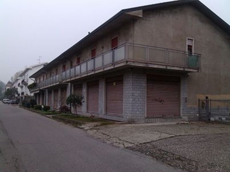 Negozio a Malnate a Varese in Affitto