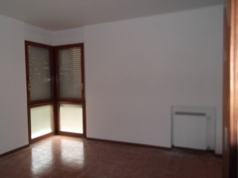 Appartamento vuoto con ascensore a Livorno in Affitto