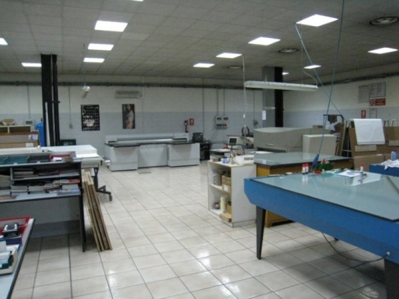 Capannone laboratorio a Settimo Milanese a Milano in Vendita