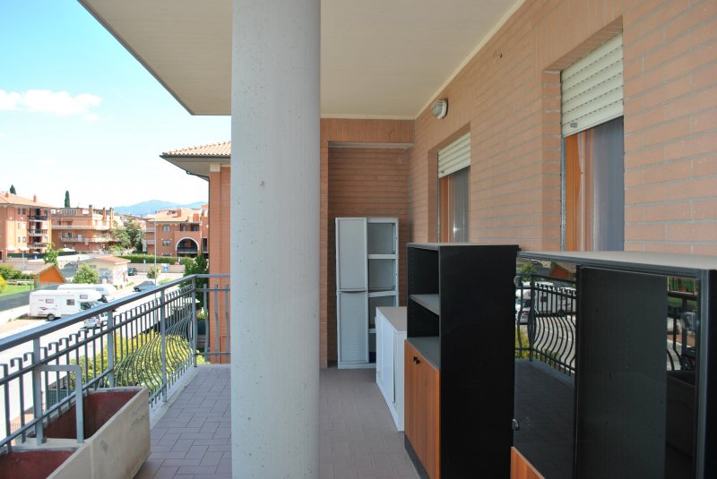 Appartamento uso ufficio zona Anagnina a Roma in Affitto
