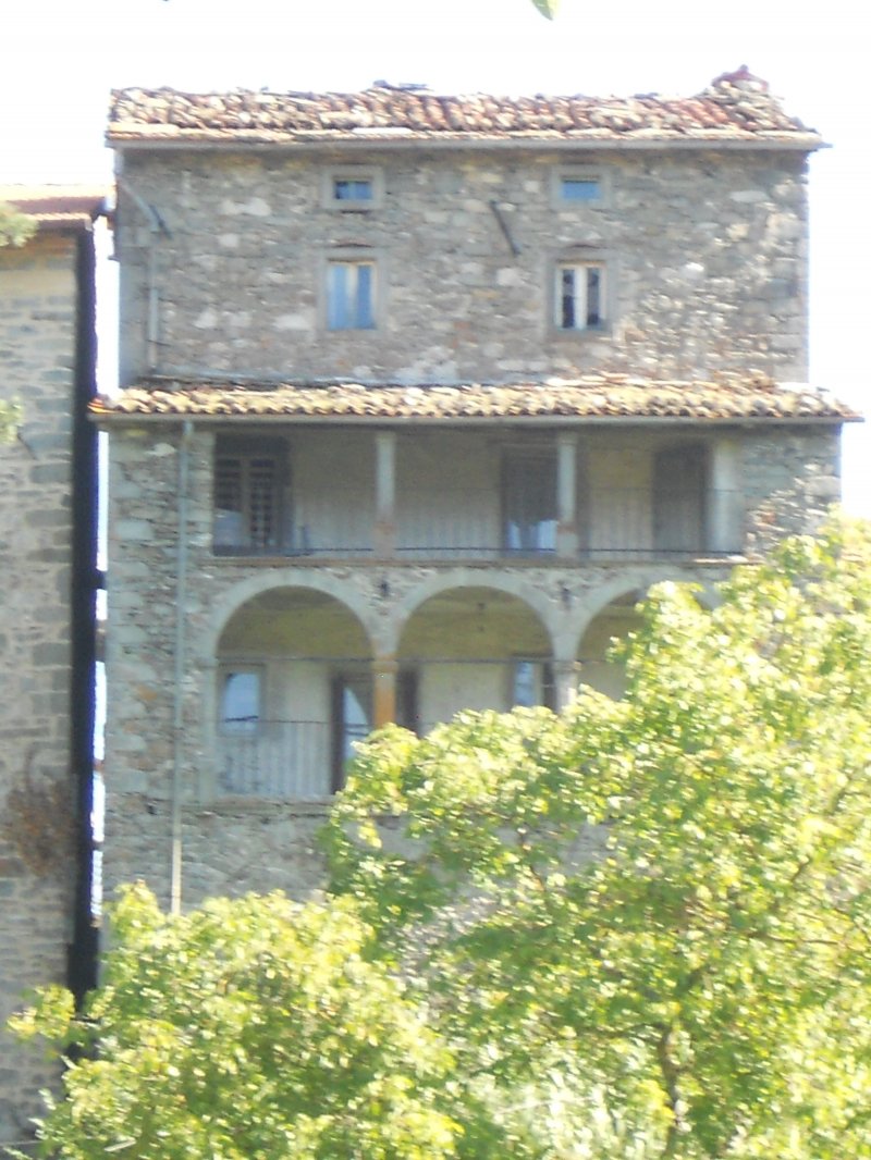 Casa in pietra con vista sulle Alpi Apuane a Lucca in Vendita