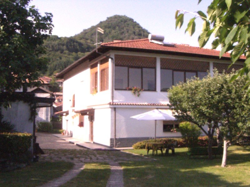 Casa di ampia metratura a Cesara a Verbano-Cusio-Ossola in Vendita