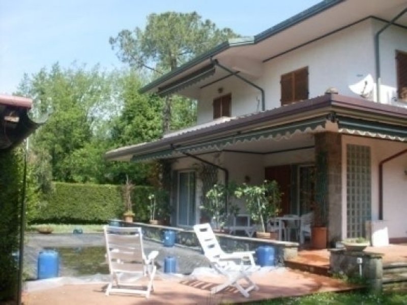 Villa con piscina a Forte Dei Marmi a Lucca in Vendita