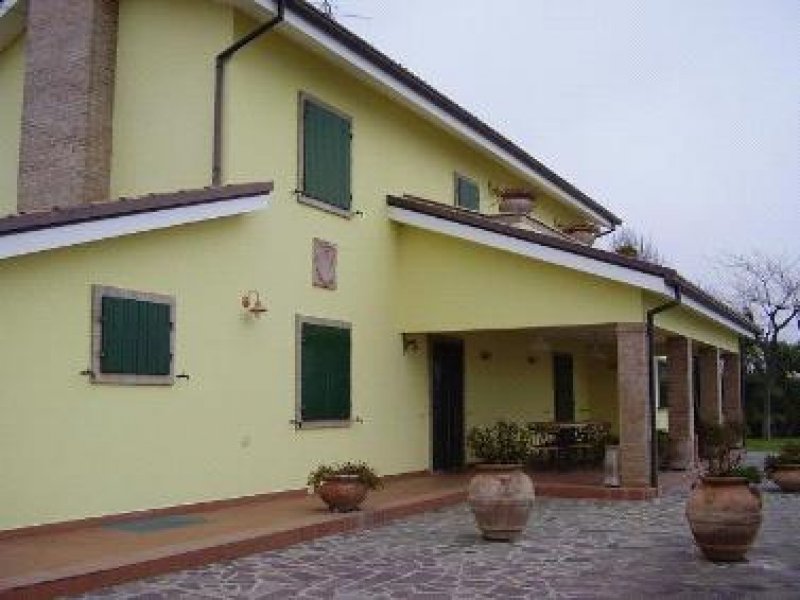 Villa con dependance a Moresco a Fermo in Affitto