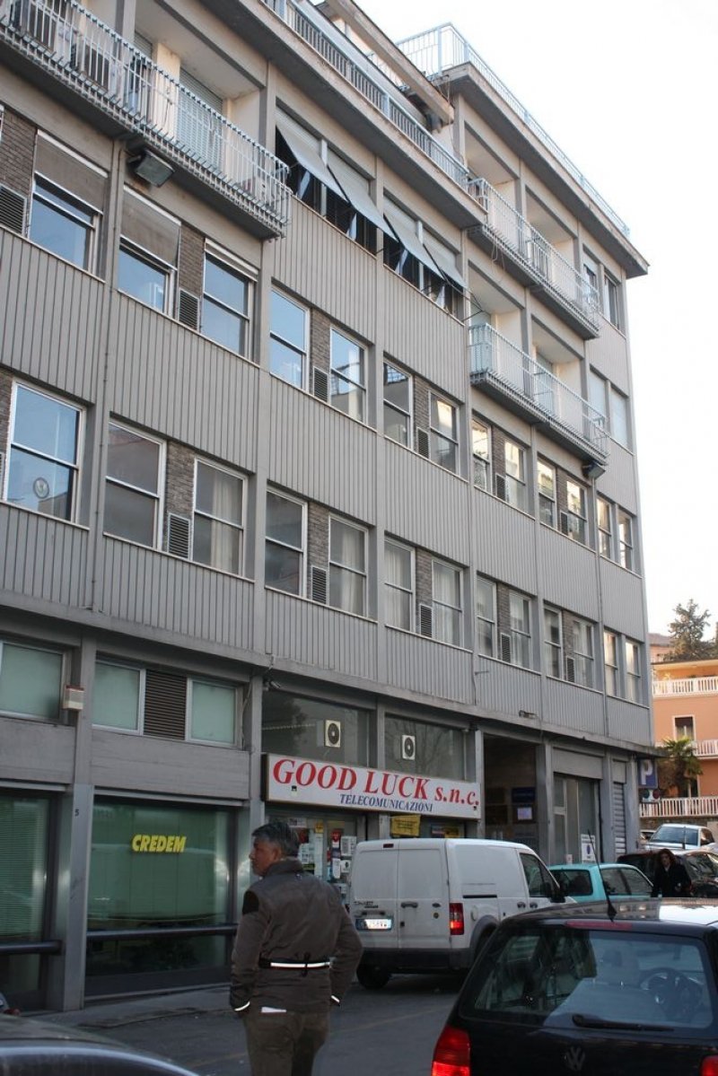 Ufficio di 125 mq al secondo piano a Arezzo in Affitto