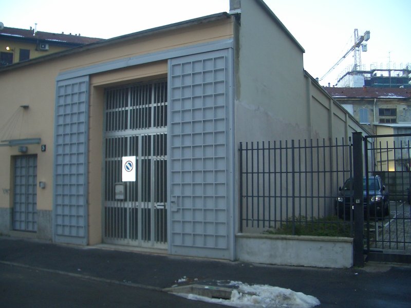 Immobile indipendente con uffici e magazzini a Milano in Vendita