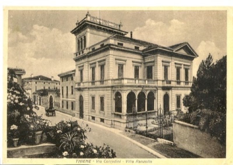 Il piano rialzato di un Palazzo Liberty a Thiene a Vicenza in Affitto